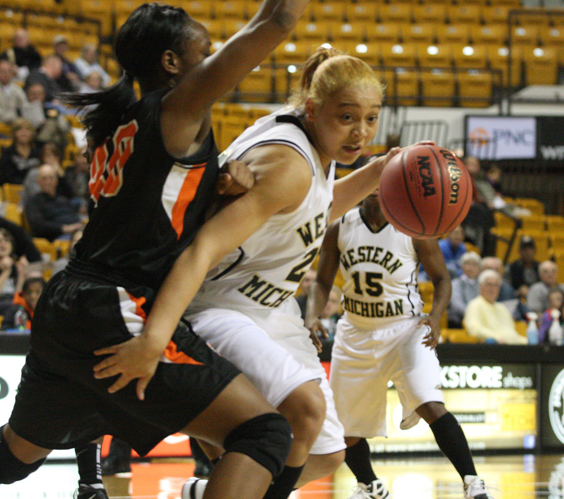 Moline hoops great lands overseas opportunities